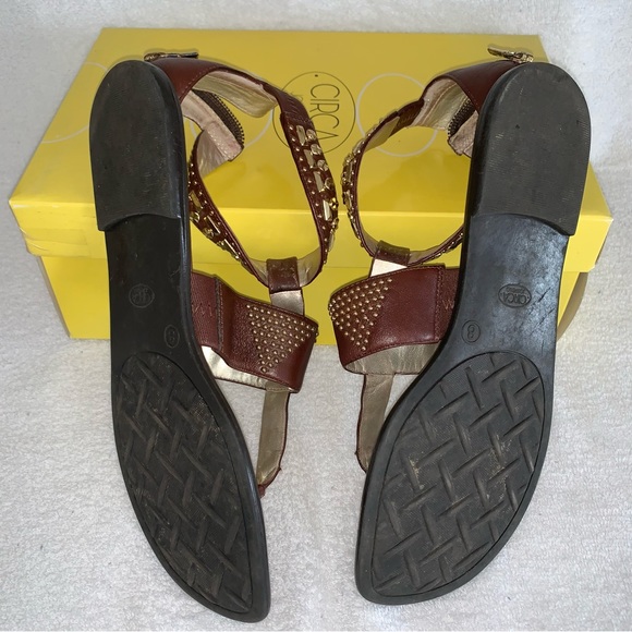 Women’s 8M CIRCA Joan & David SUMMERFUN Dark Brown Leather Aztec Studded Sandals - Picture 12 of 15